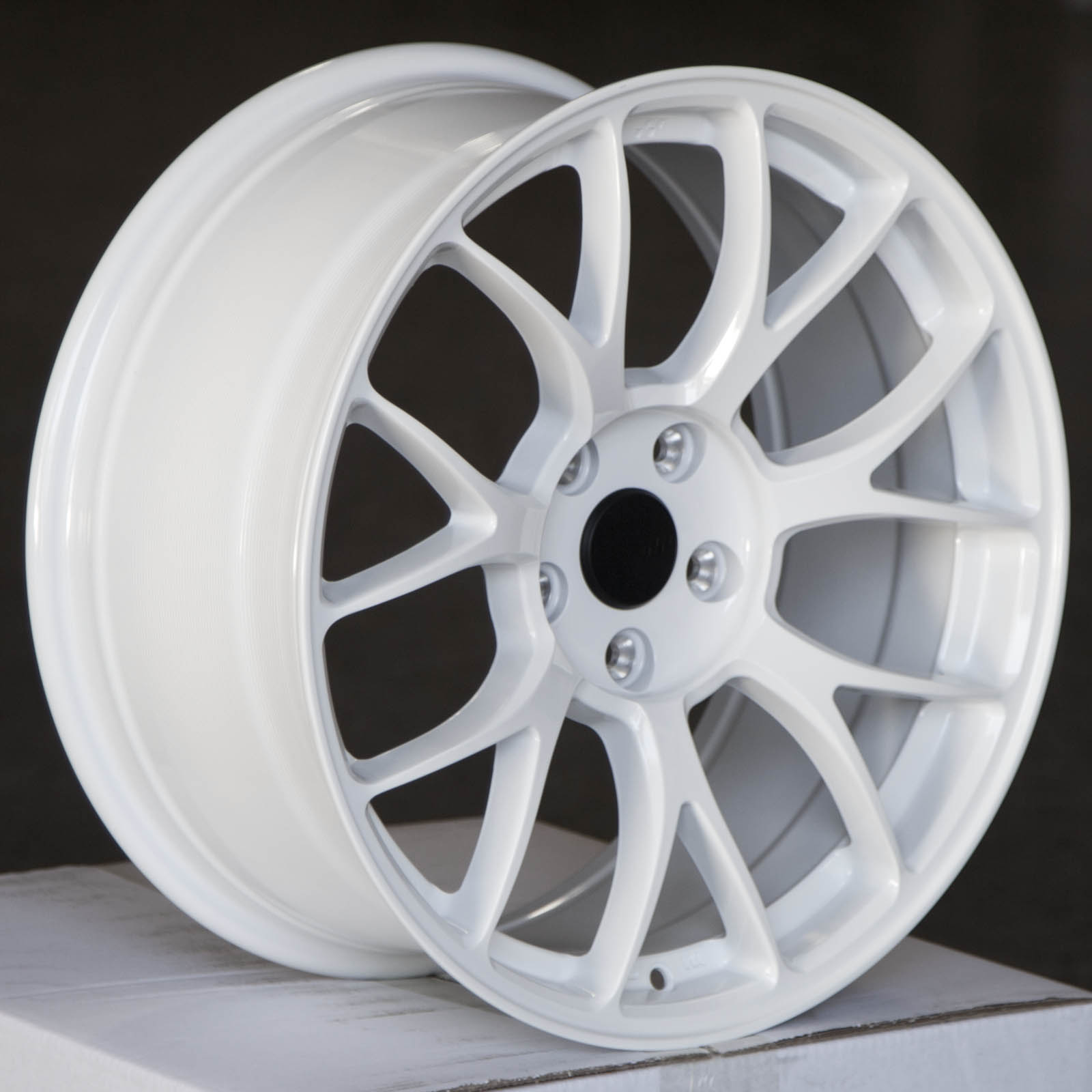 Circuit CSF2 18×8.5 Gloss White 5×112 [+35mm] - Circuit Performance